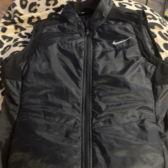 Nike Black Quilted Vest - Picture 1 of 1